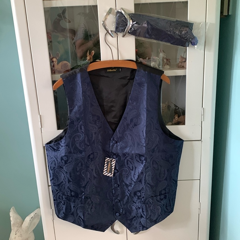 DiBanGu sz L formal vest with tie cuff links handkerchief nwt